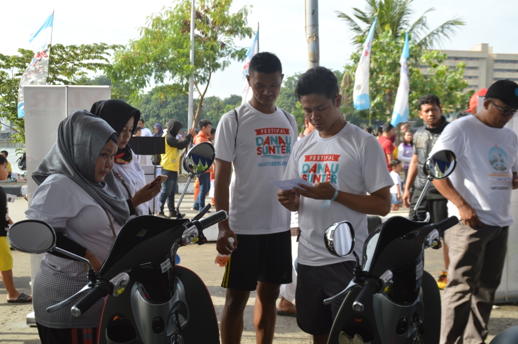 Gencar Sosialisasikan Motor Listrik, Viar Motor Ramaikan Festival Danau Sunter